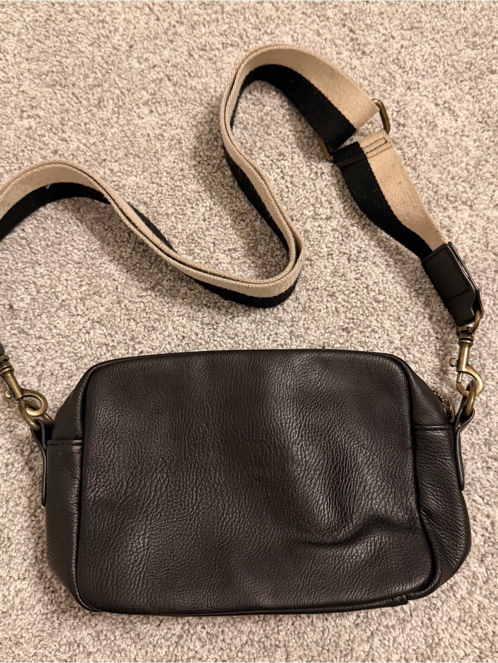 Universal Thread Faux Leather Crossbody Bag with Contrast Strap Black